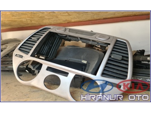 Hyundai i20 Çıkma Teyp Çerçevesi
