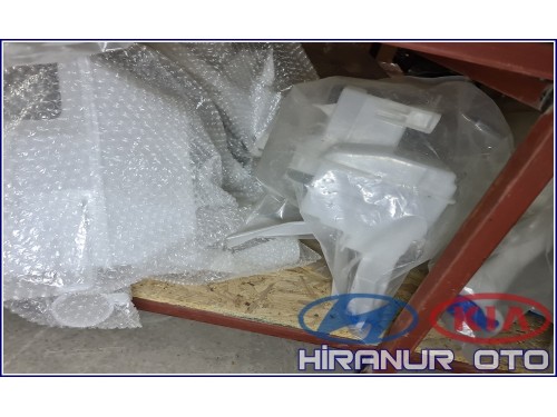 Hyundai i30 Çıkma Cam Su Bidonu